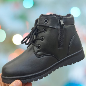 Дамски зимни боти с цип и връзки.