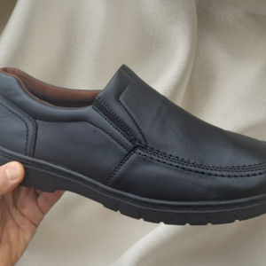 Мъжки обувки с ластик в черно