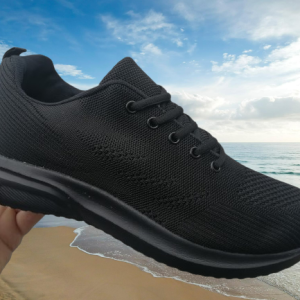 Дишащи олекотени мъжки маратонки в черно